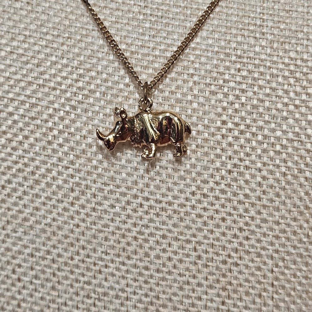 1981 Avon Young Reflections Treasured Friends Rhino Necklace with Box 18"